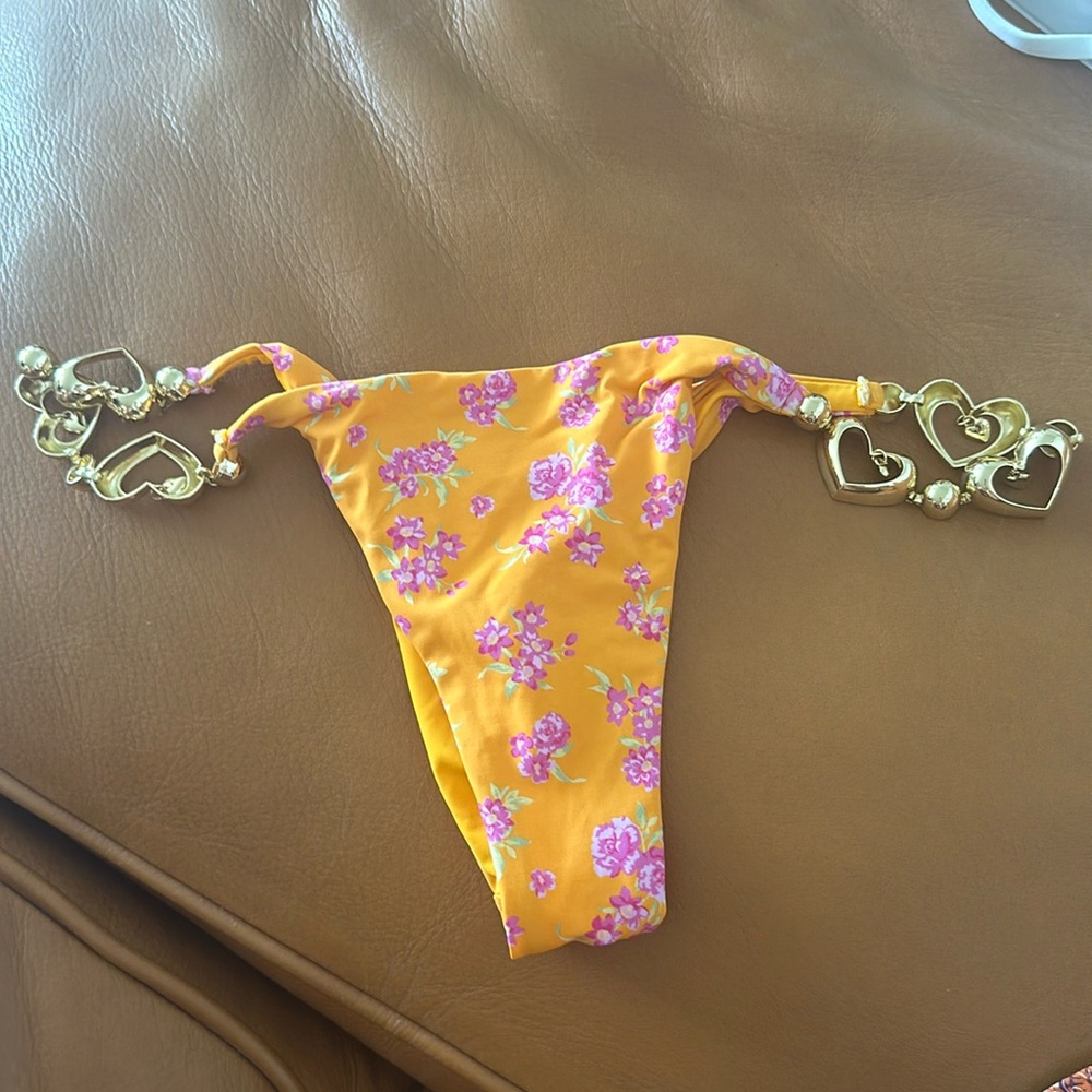 Beach bunny size small never been worn because I didn’t have the matching top